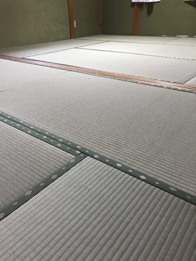 国産の藺草畳表を張り付けた上級品クラスの畳