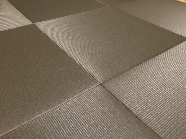 墨染色の琉球畳の詳細