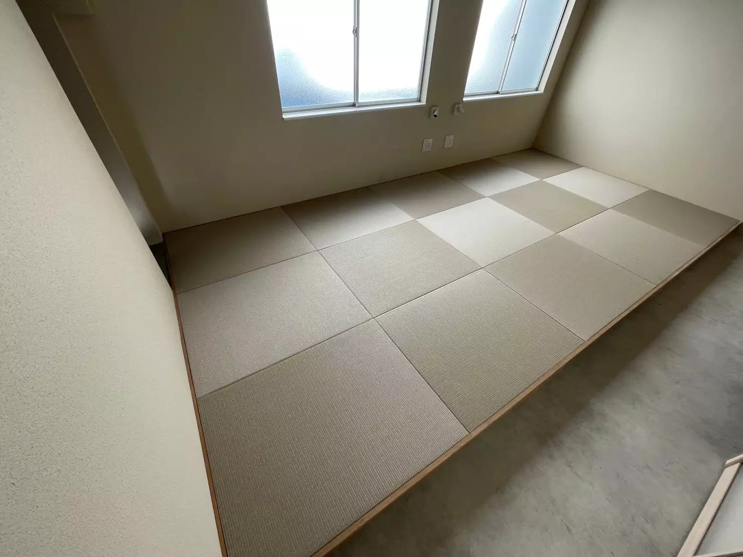 7.5畳部屋に納品した灰桜色のへりなし畳
