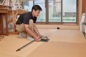 畳を新調するための採寸作業