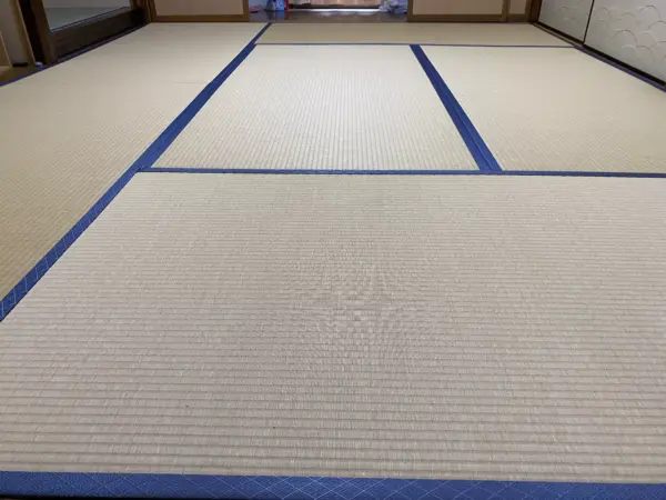 銀白色の和紙畳