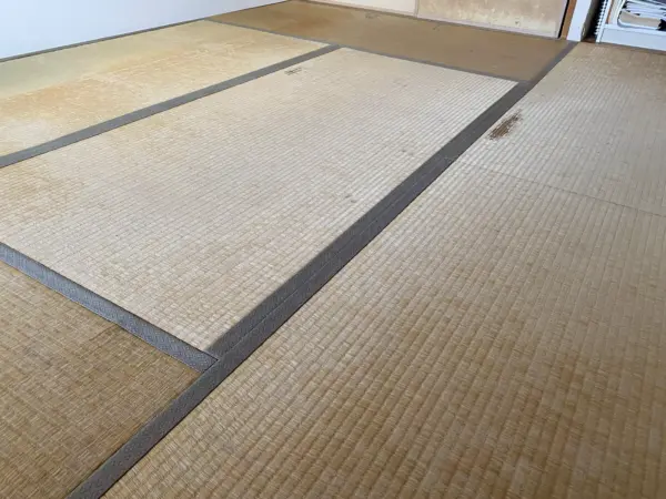 表面が剥げた畳おもて