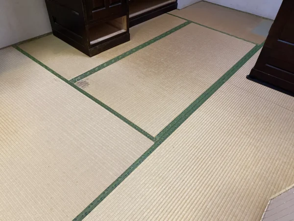 施工前のいぐさ畳